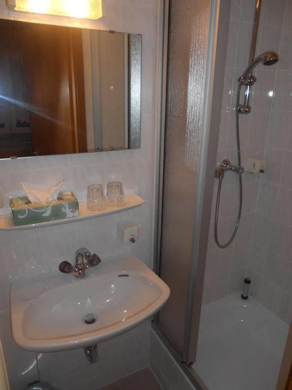 סארברוקן Hotel Adam מראה חיצוני תמונה