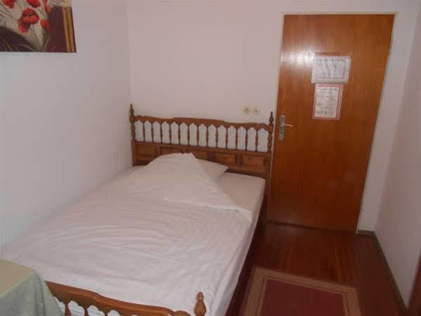 סארברוקן Hotel Adam מראה חיצוני תמונה